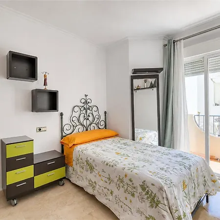 بيت للعطل 3160 Elegant Seafront House