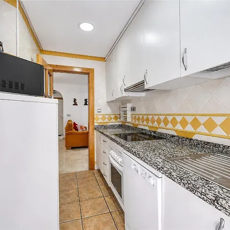 بيت للعطل 3160 Elegant Seafront House ماربيا
