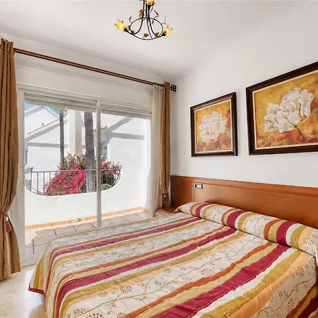 3160 Elegant Seafront House