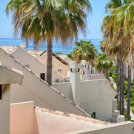 3160 Elegant Seafront House