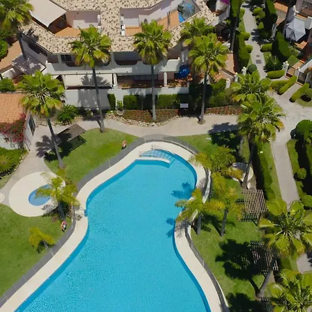 بيت للعطل 3160 Elegant Seafront House